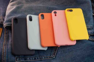 Cover del telefono: dove si butta